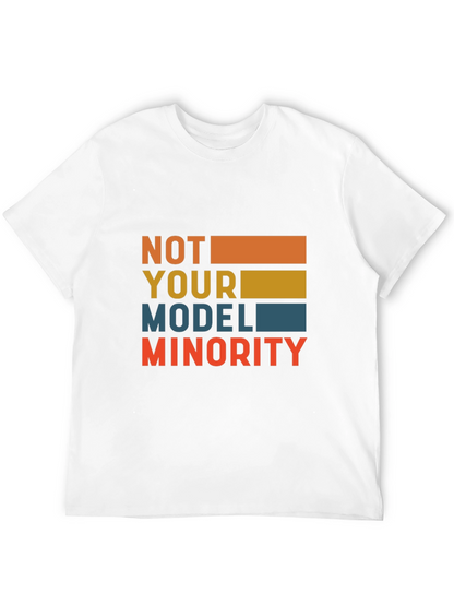 Camiseta Negra: No Soy Tu Minoría Modelo