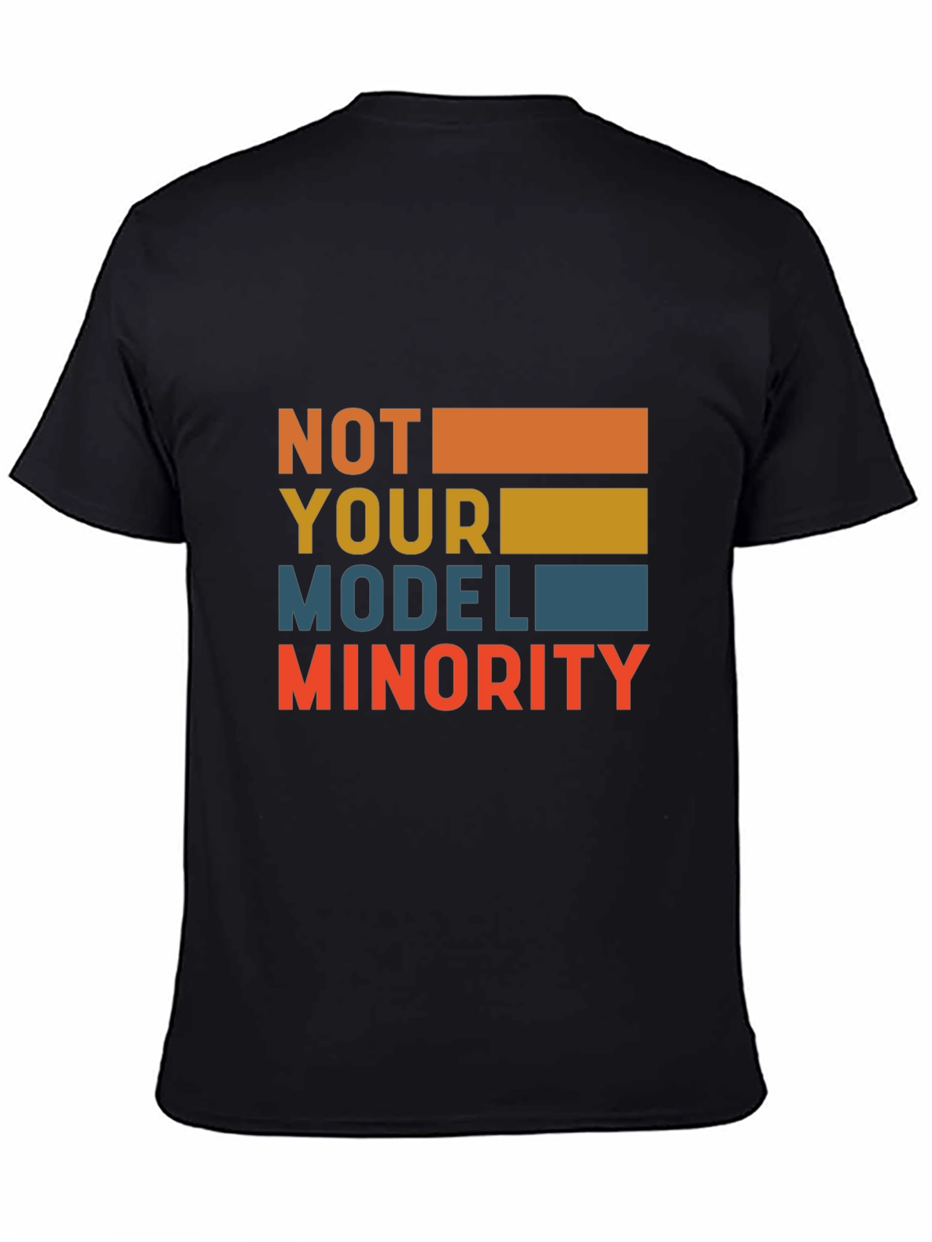 Camiseta Negra: No Soy Tu Minoría Modelo