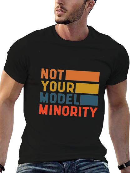 Camiseta Negra: No Soy Tu Minoría Modelo