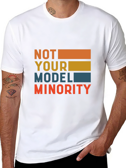 Camiseta Negra: No Soy Tu Minoría Modelo