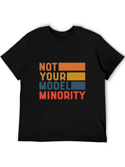 Camiseta Negra: No Soy Tu Minoría Modelo