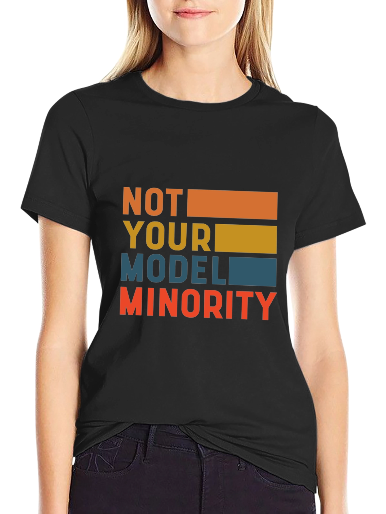 Camiseta Negra: No Soy Tu Minoría Modelo