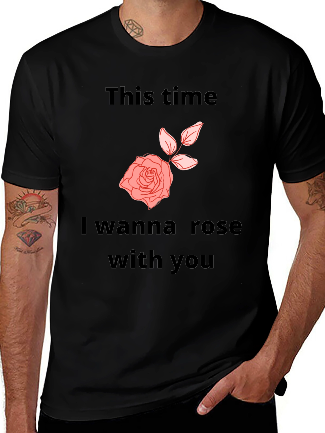 Camiseta Negra con Diseño Romántico de Rosa
