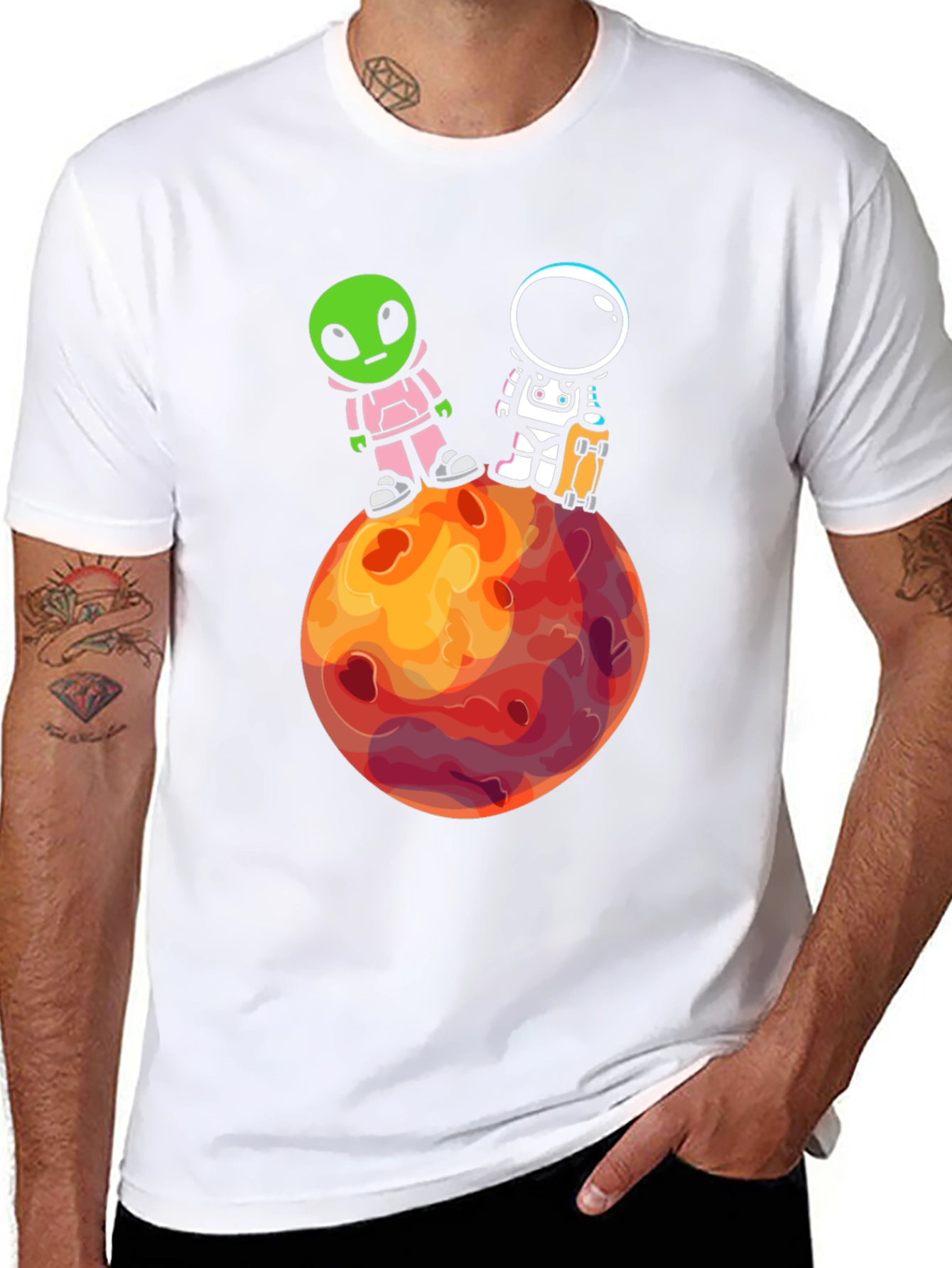 Camiseta Negra: Extraterrestre y Astronauta en Marte