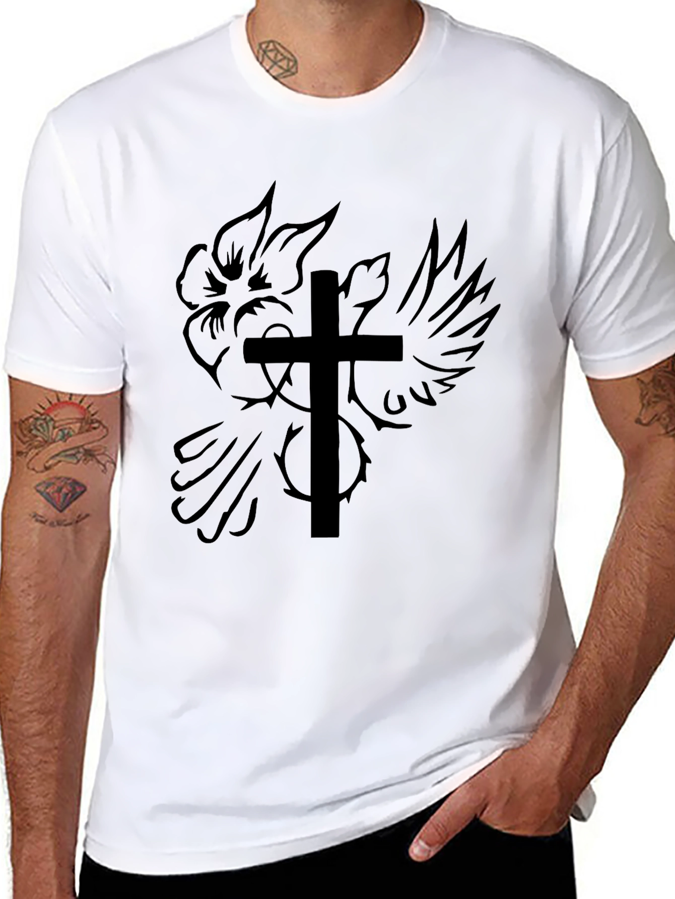 Camiseta Negra con Diseño de Cruz y Rosa