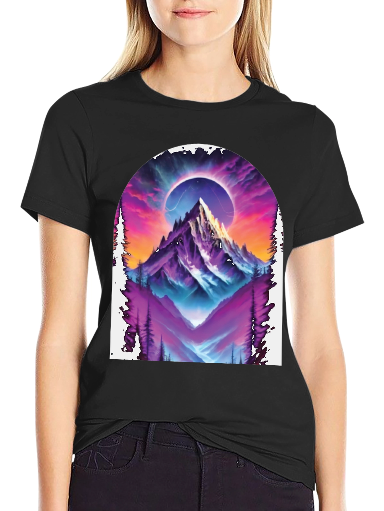 Camiseta Negra con Diseño de Montaña Cósmica