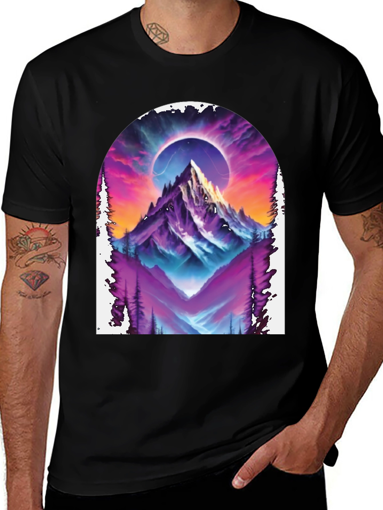 Camiseta Negra con Diseño de Montaña Cósmica