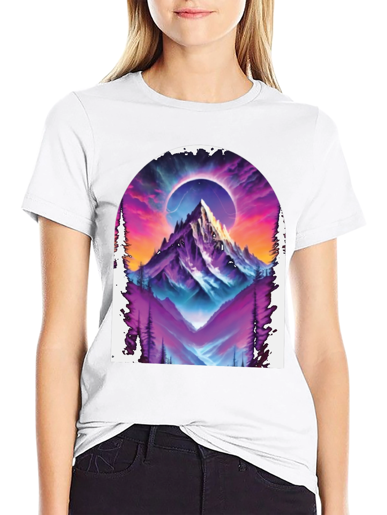 Camiseta Negra con Diseño de Montaña Cósmica