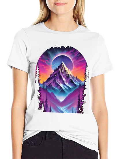 Camiseta Negra con Diseño de Montaña Cósmica