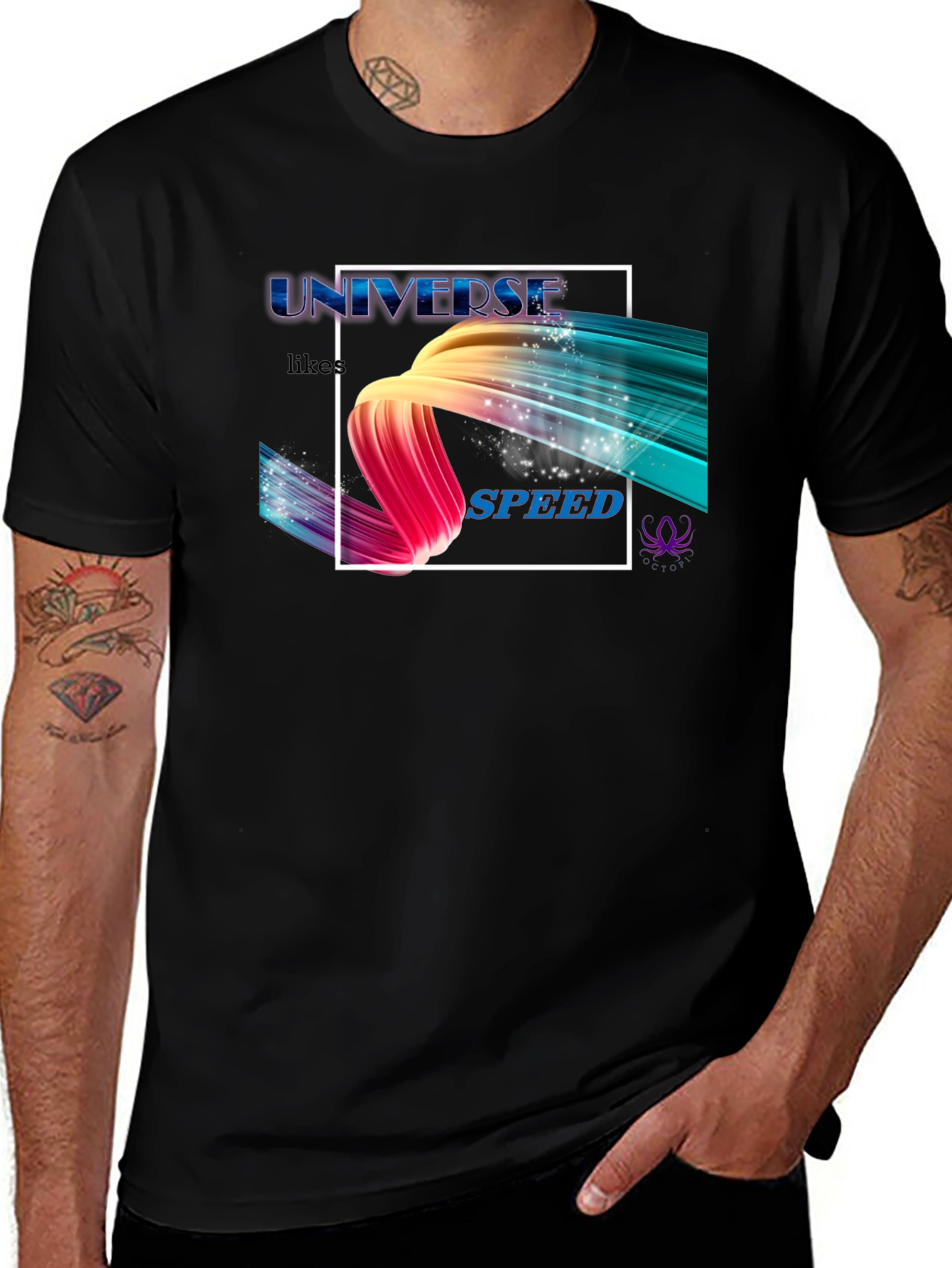 Camiseta Negra Universe Likes Speed Estampada