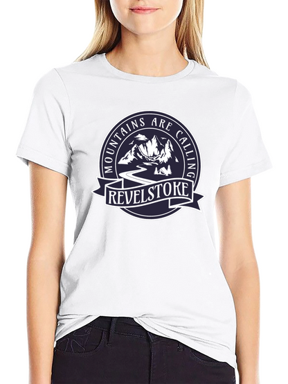 Camiseta Negra Mountains Are Calling Revelstoke