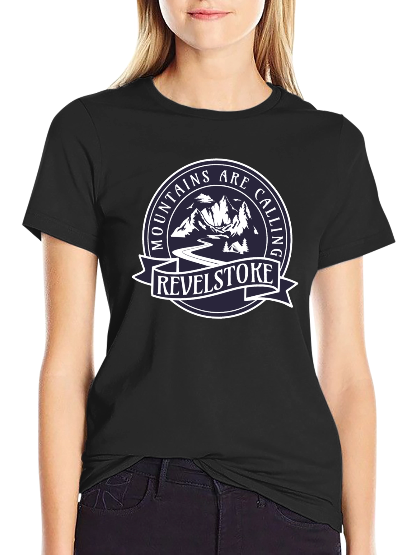 Camiseta Negra Mountains Are Calling Revelstoke