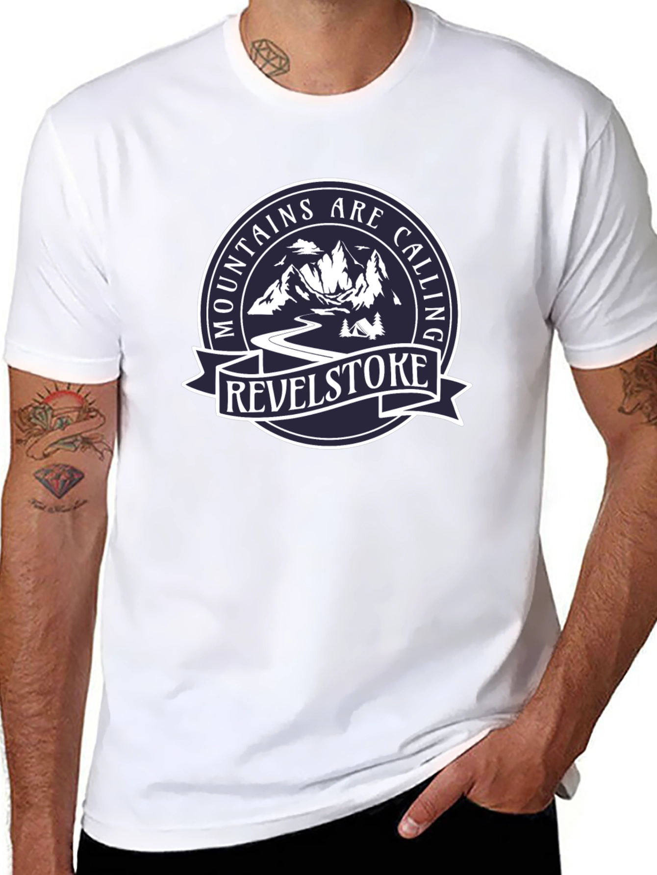 Camiseta Negra Mountains Are Calling Revelstoke
