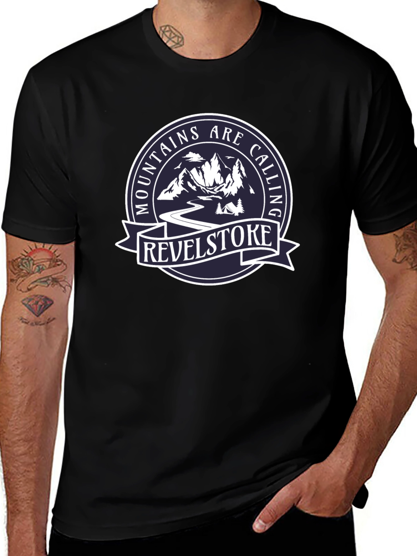 Camiseta Negra Mountains Are Calling Revelstoke