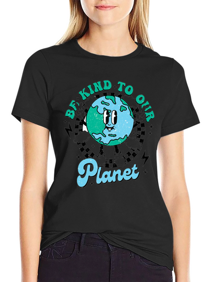 Camiseta Negra con Diseño de Planeta Sonriente