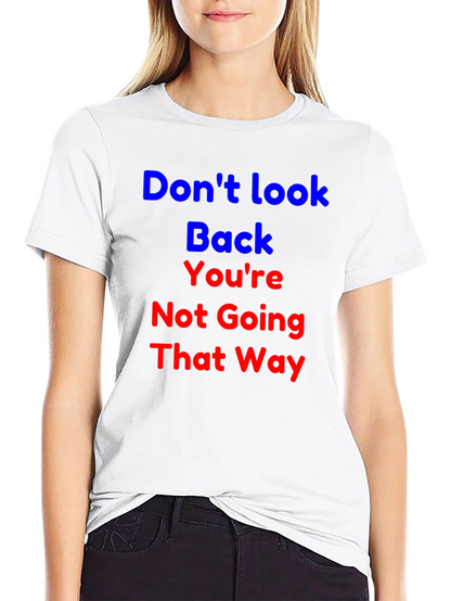 Camiseta Negra con Frase Motivacional No Mires Atrás
