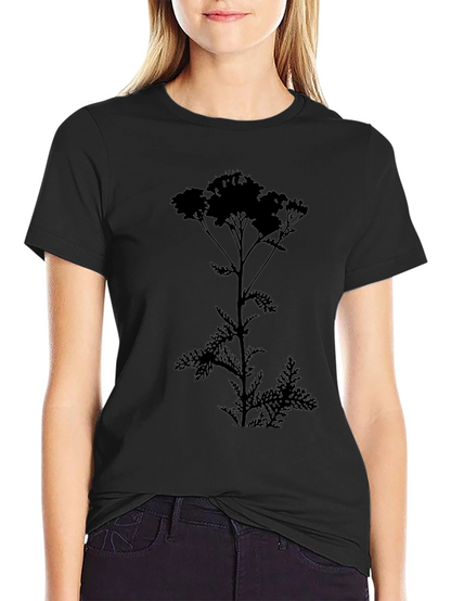Camiseta Negra con Silueta de Planta Floral
