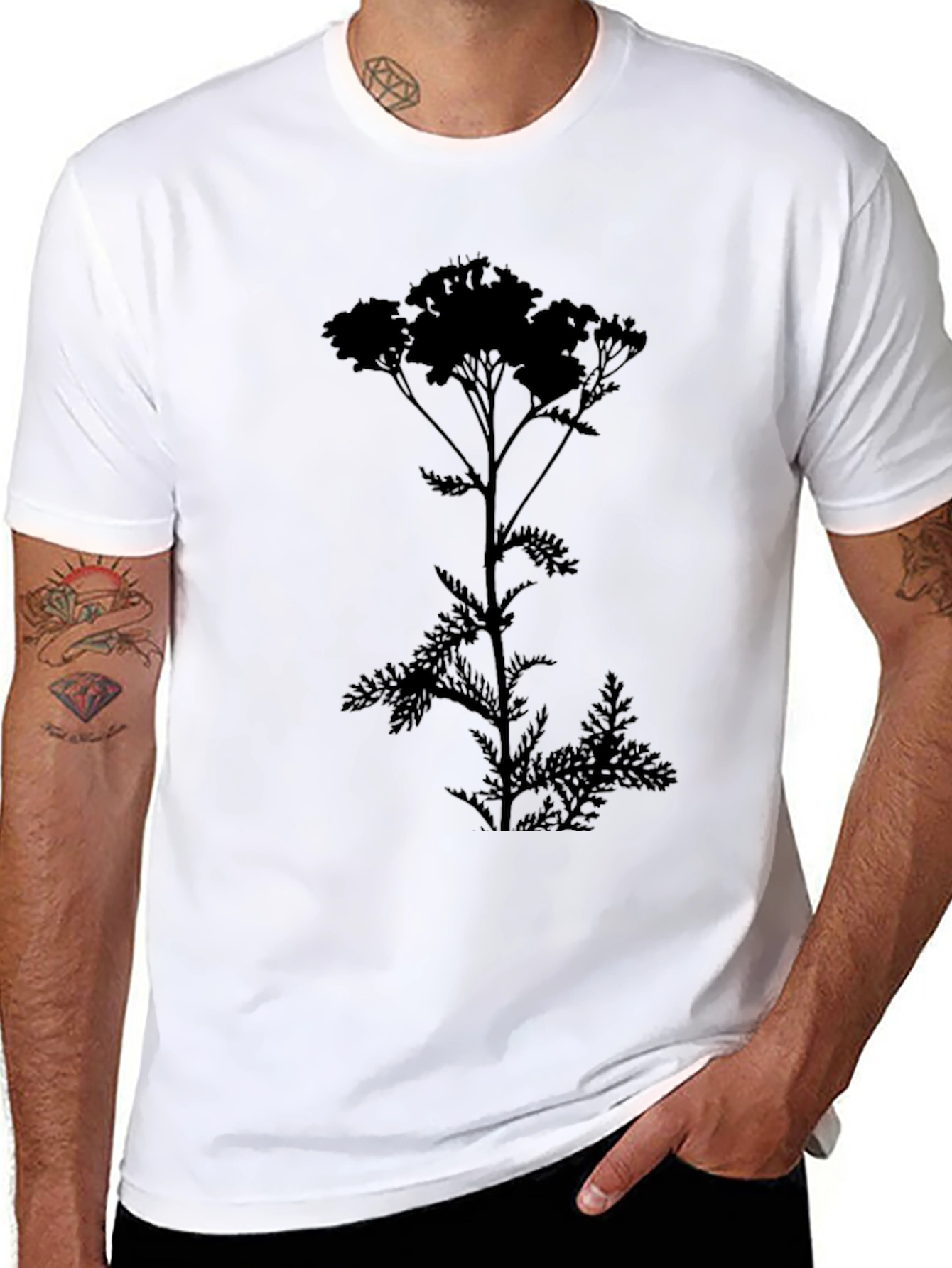 Camiseta Negra con Silueta de Planta Floral