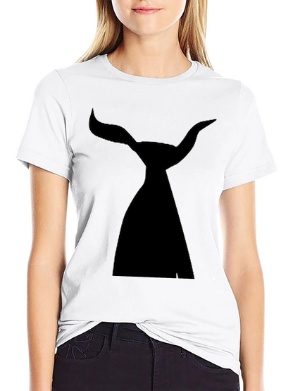 Camiseta Negra con Diseño de Cuernos