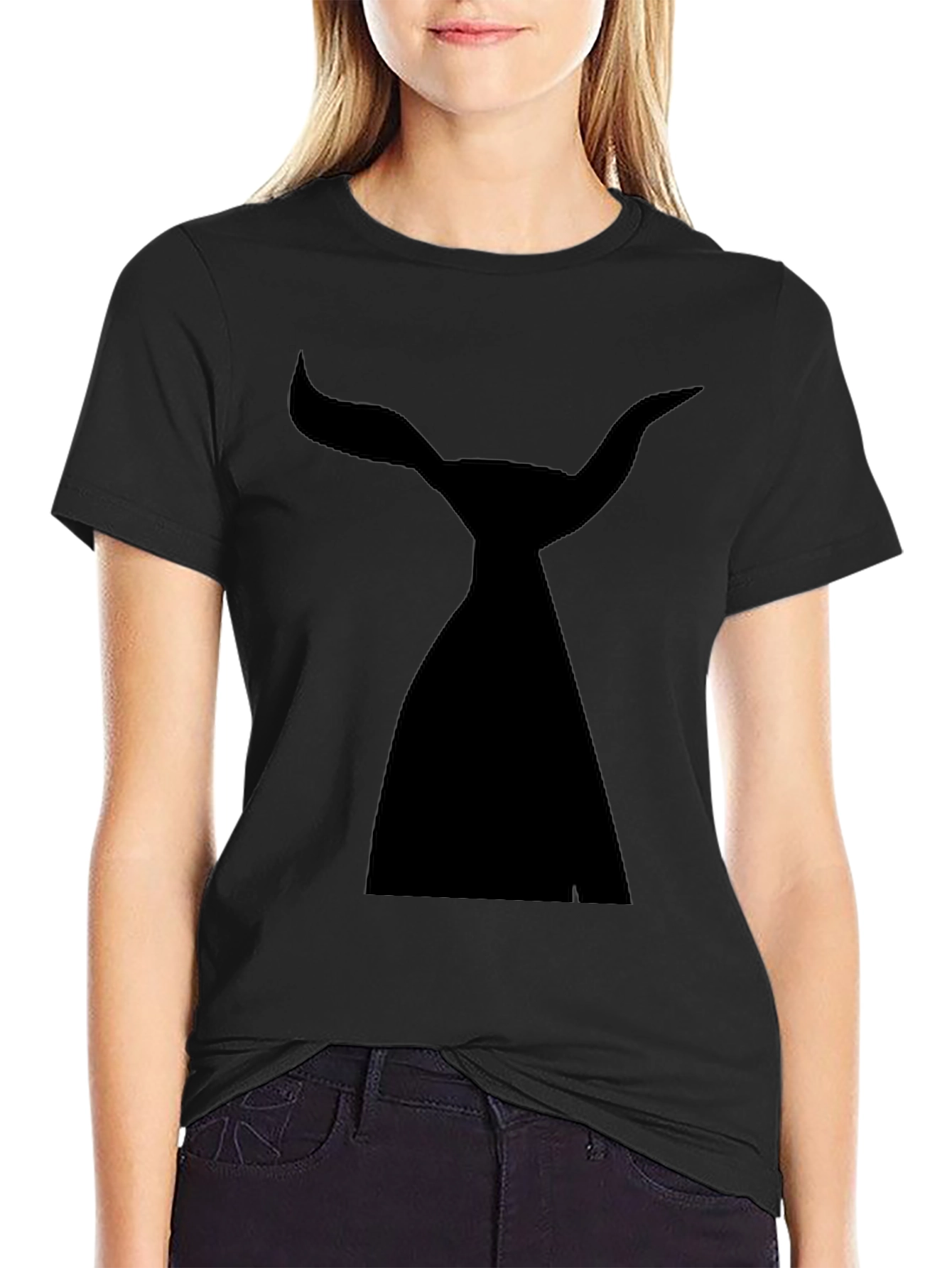 Camiseta Negra con Diseño de Cuernos