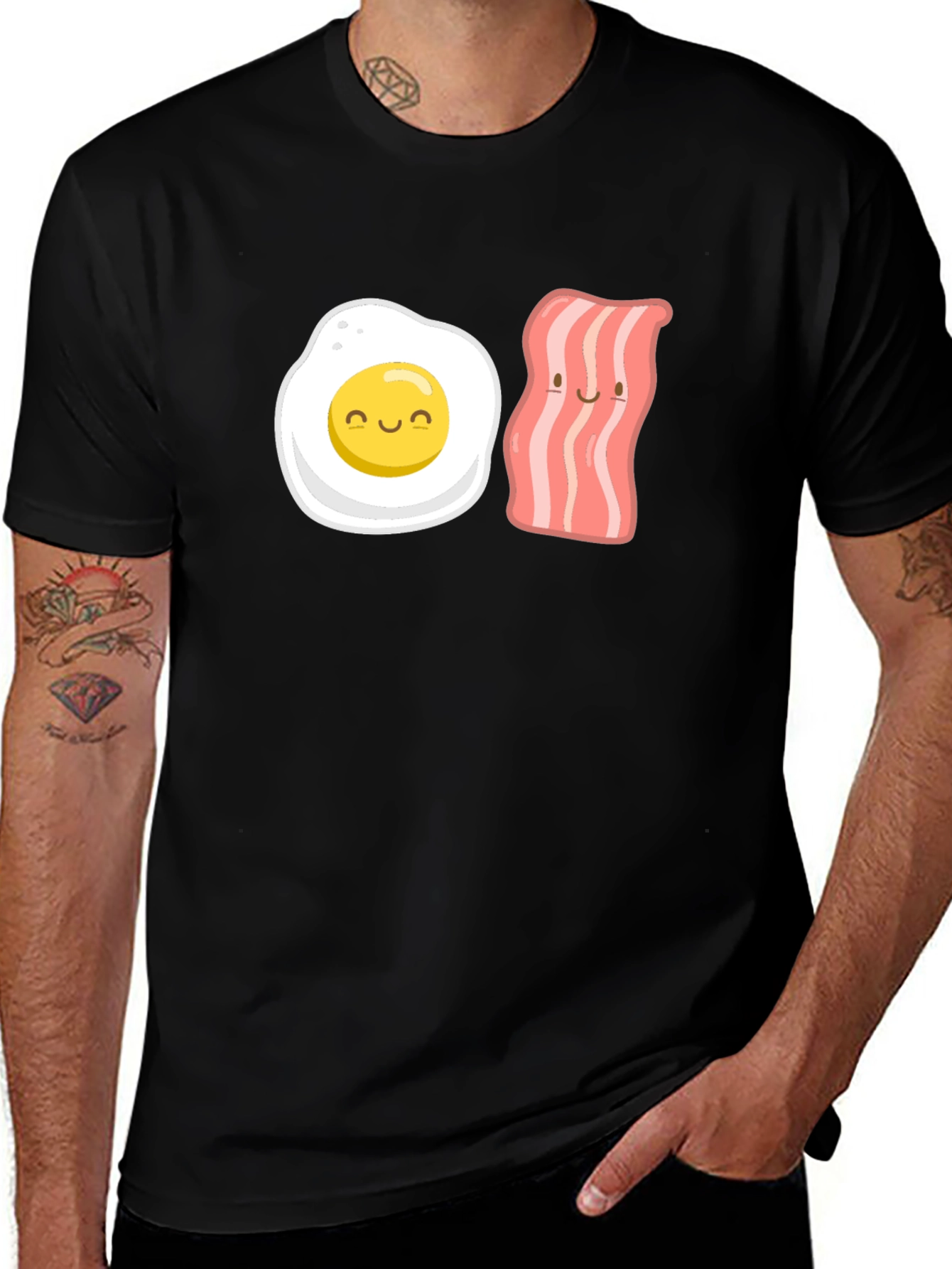 Camiseta Negra con Estampado Divertido de Huevo y Tocineta
