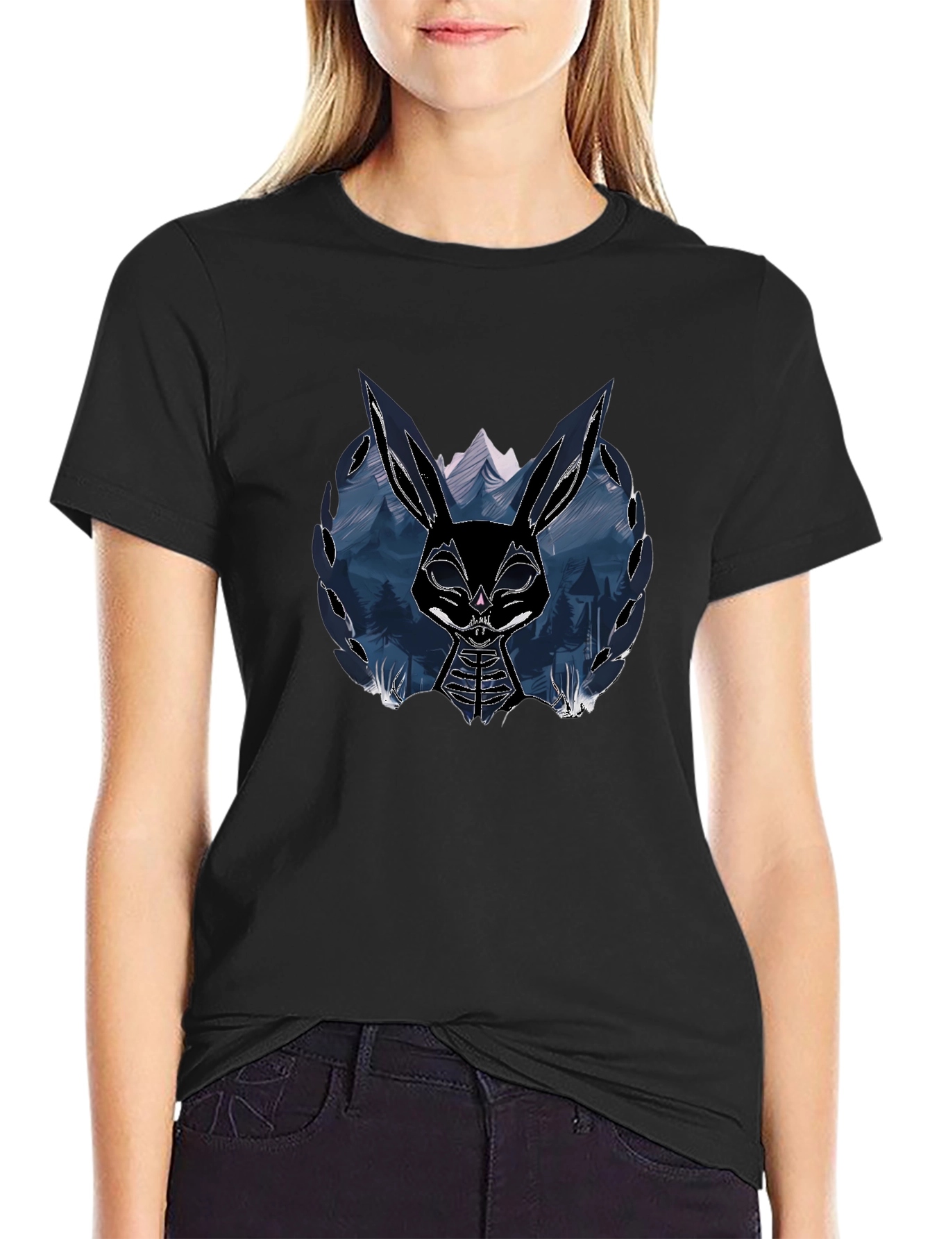 Camiseta Negra con Diseño de Conejo Oscuro