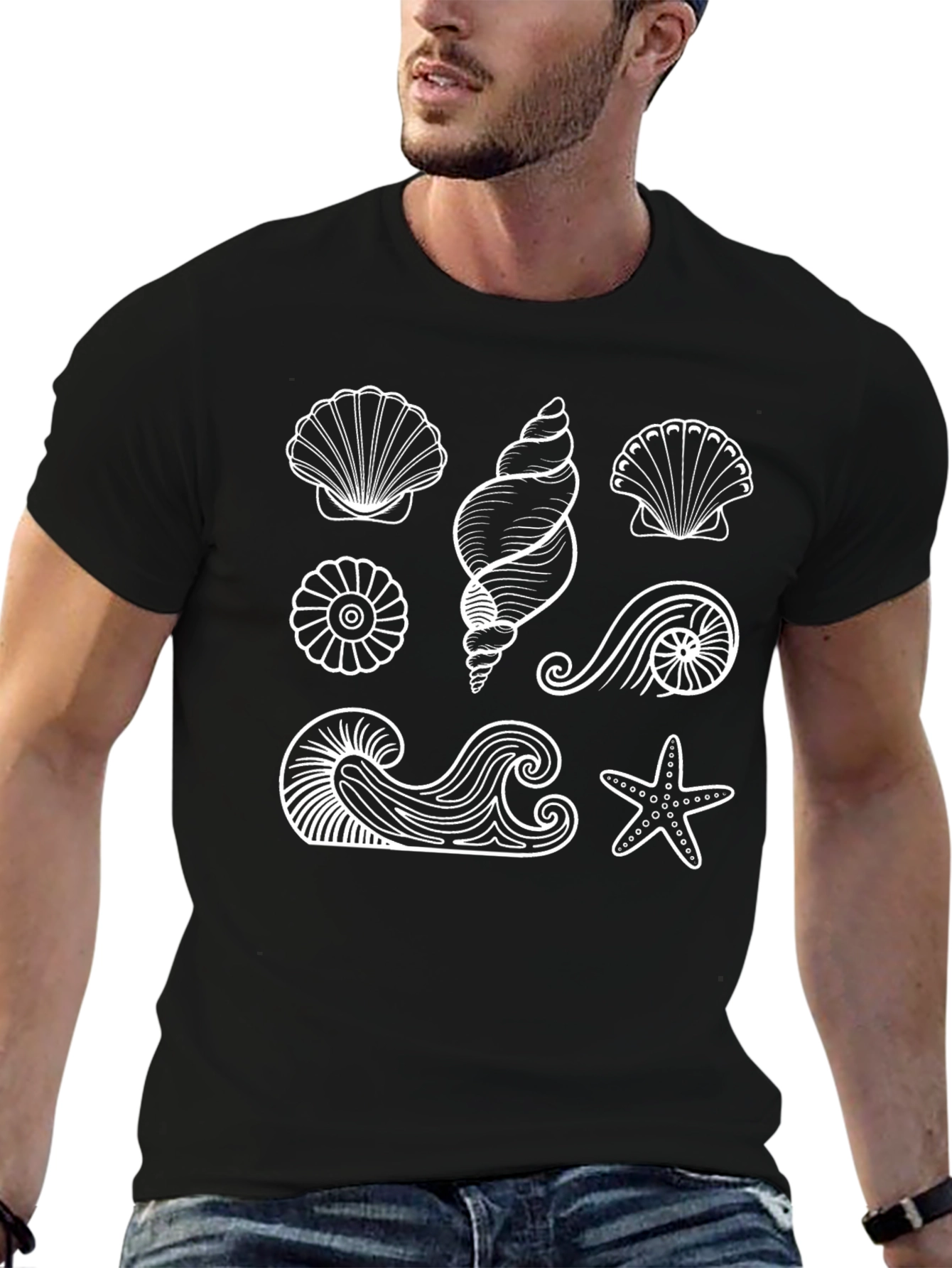 Camiseta Negra con Diseño de Conchas Marinas