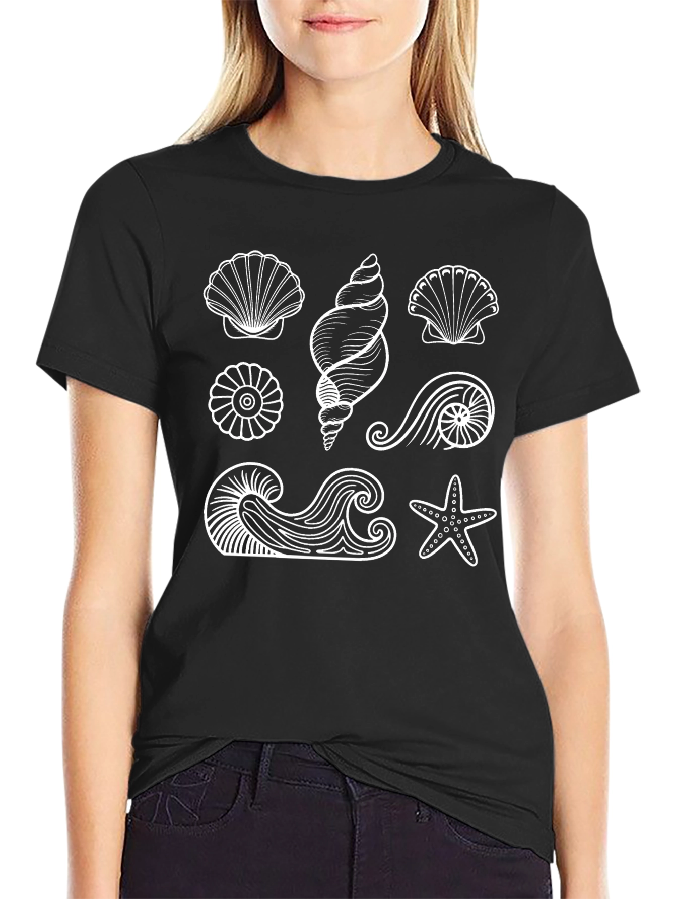 Camiseta Negra con Diseño de Conchas Marinas