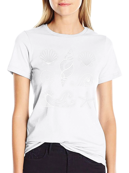 Camiseta Negra con Diseño de Conchas Marinas