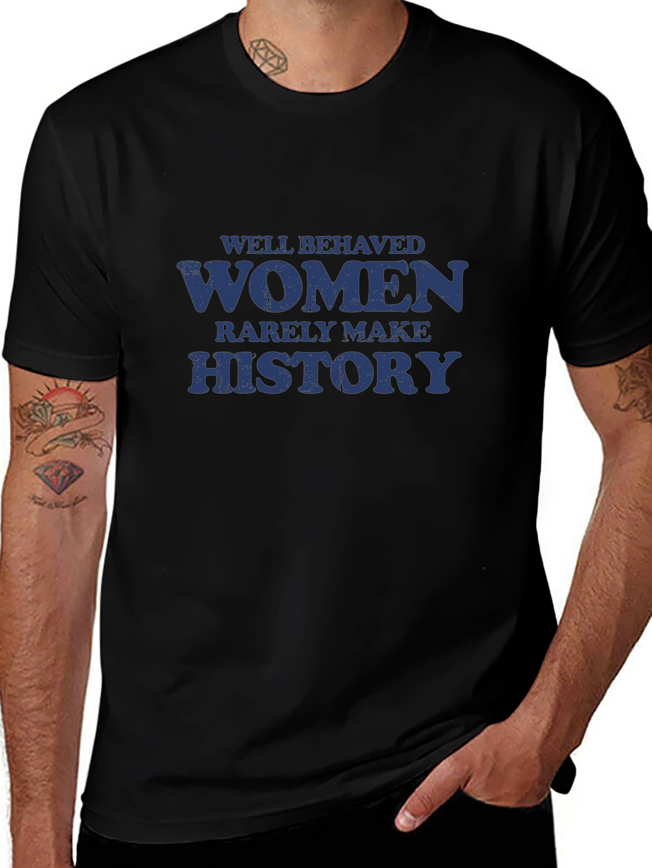 Camiseta Negra con Frase Well Behaved Women History
