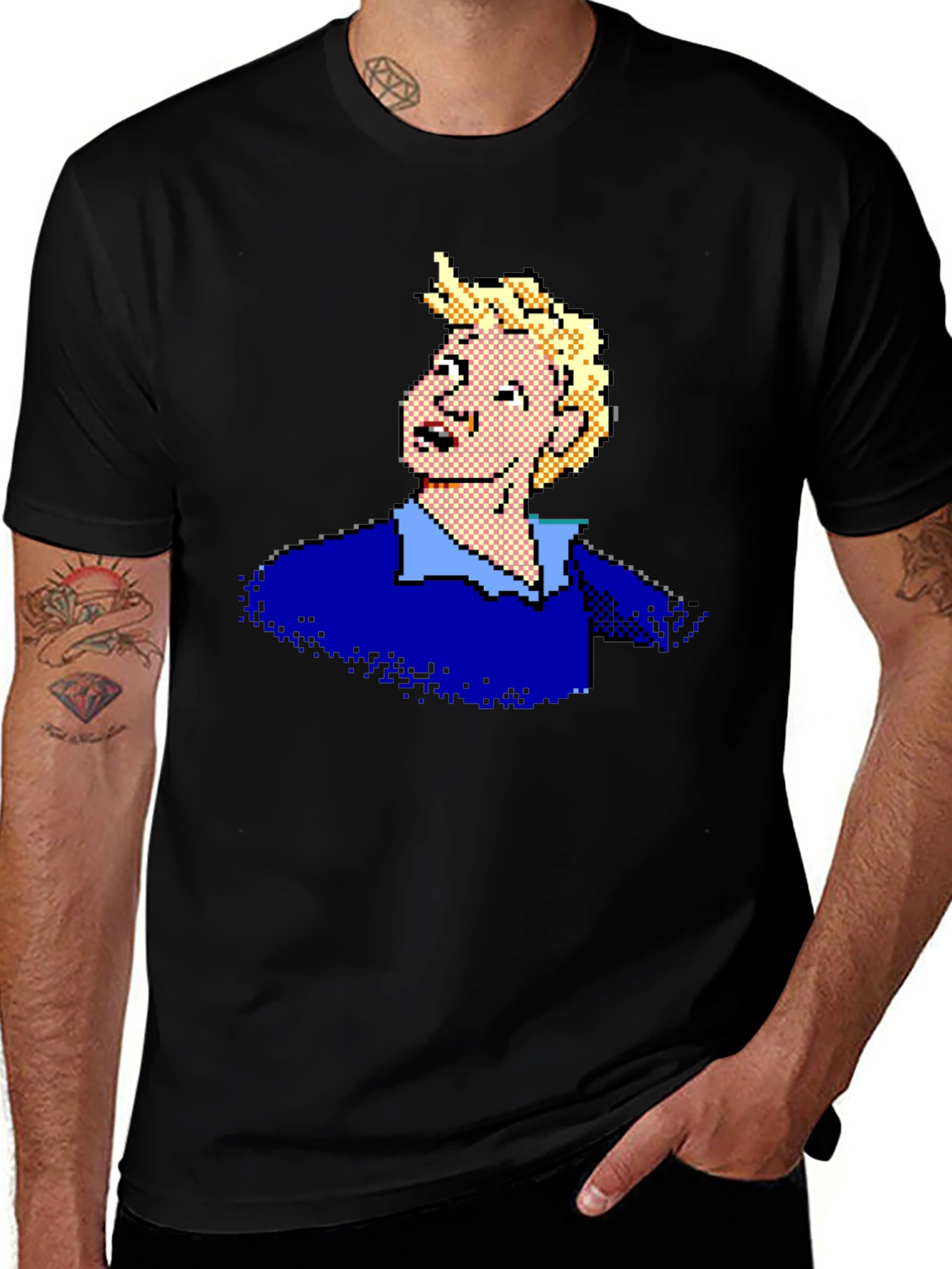 Camiseta Negra con Diseño Pixelado Retro