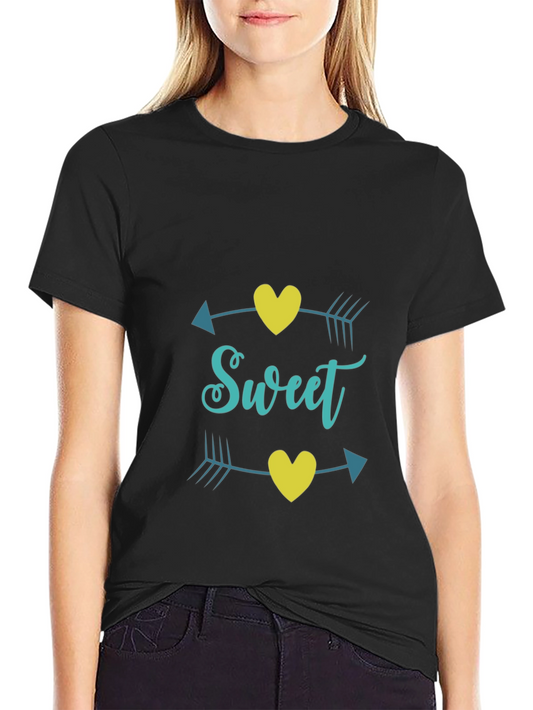 Camiseta Negra Sweet con Corazones y Flechas