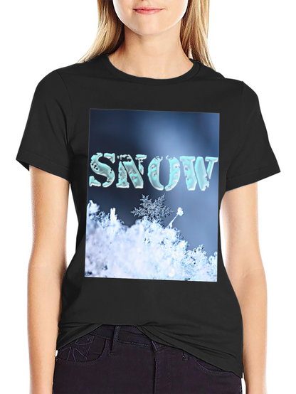 Camiseta Negra con Diseño de Nieve Invernal
