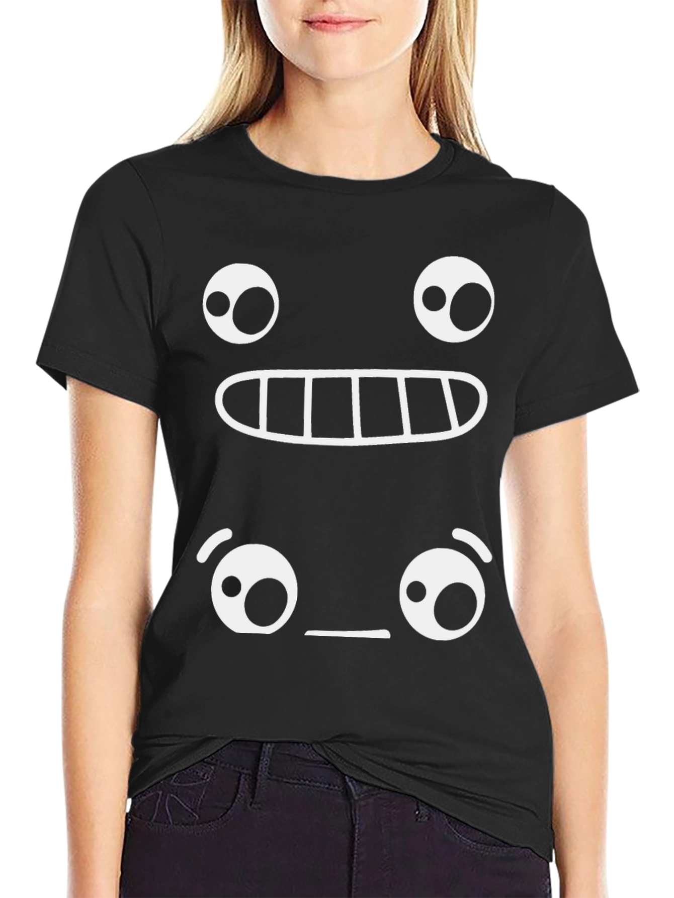 Camiseta Negra con Diseño Gráfico de Emoticonos