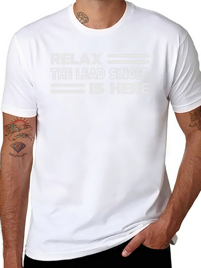 Camiseta Negra: Relax El Cantante Está Aquí