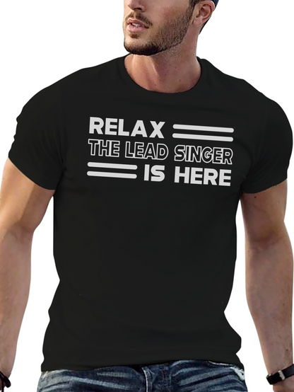 Camiseta Negra: Relax El Cantante Está Aquí