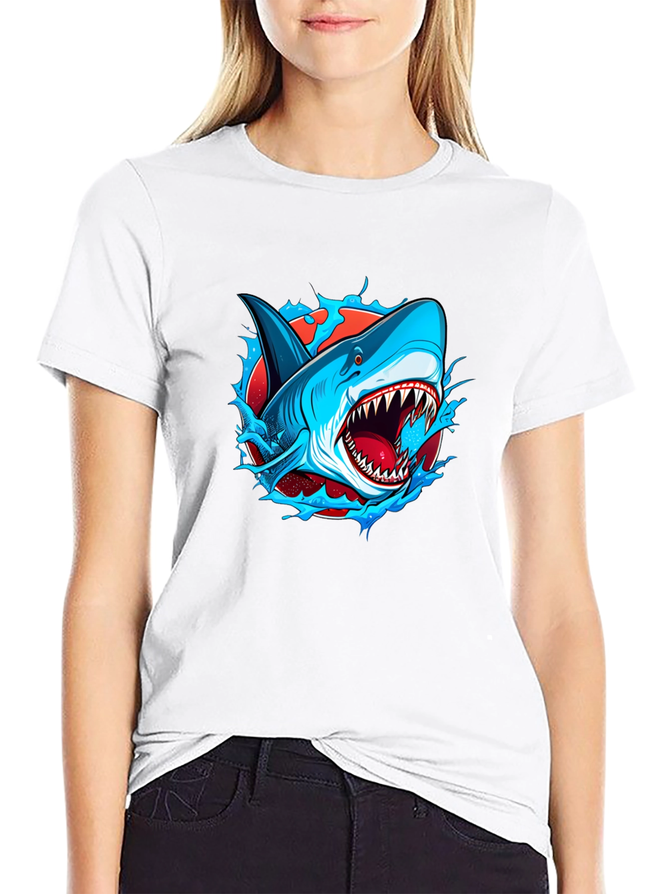 Camiseta Negra con Diseño de Tiburón Atractivo