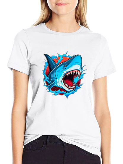 Camiseta Negra con Diseño de Tiburón Atractivo