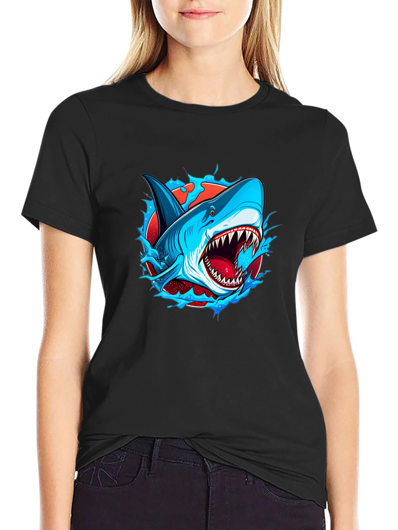 Camiseta Negra con Diseño de Tiburón Atractivo
