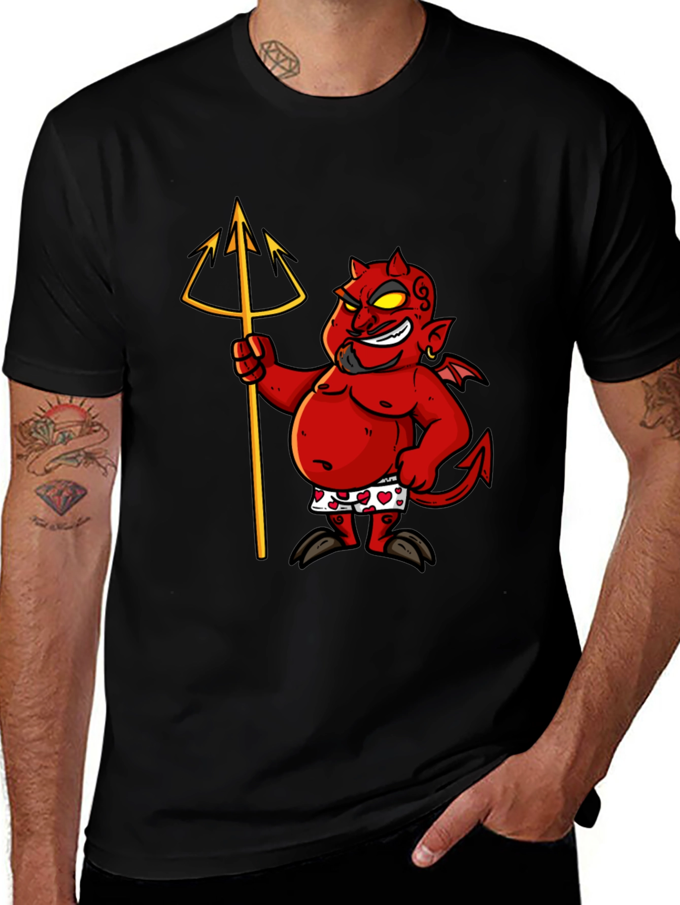 Camiseta Negra con Diseño de Diablo Divertido