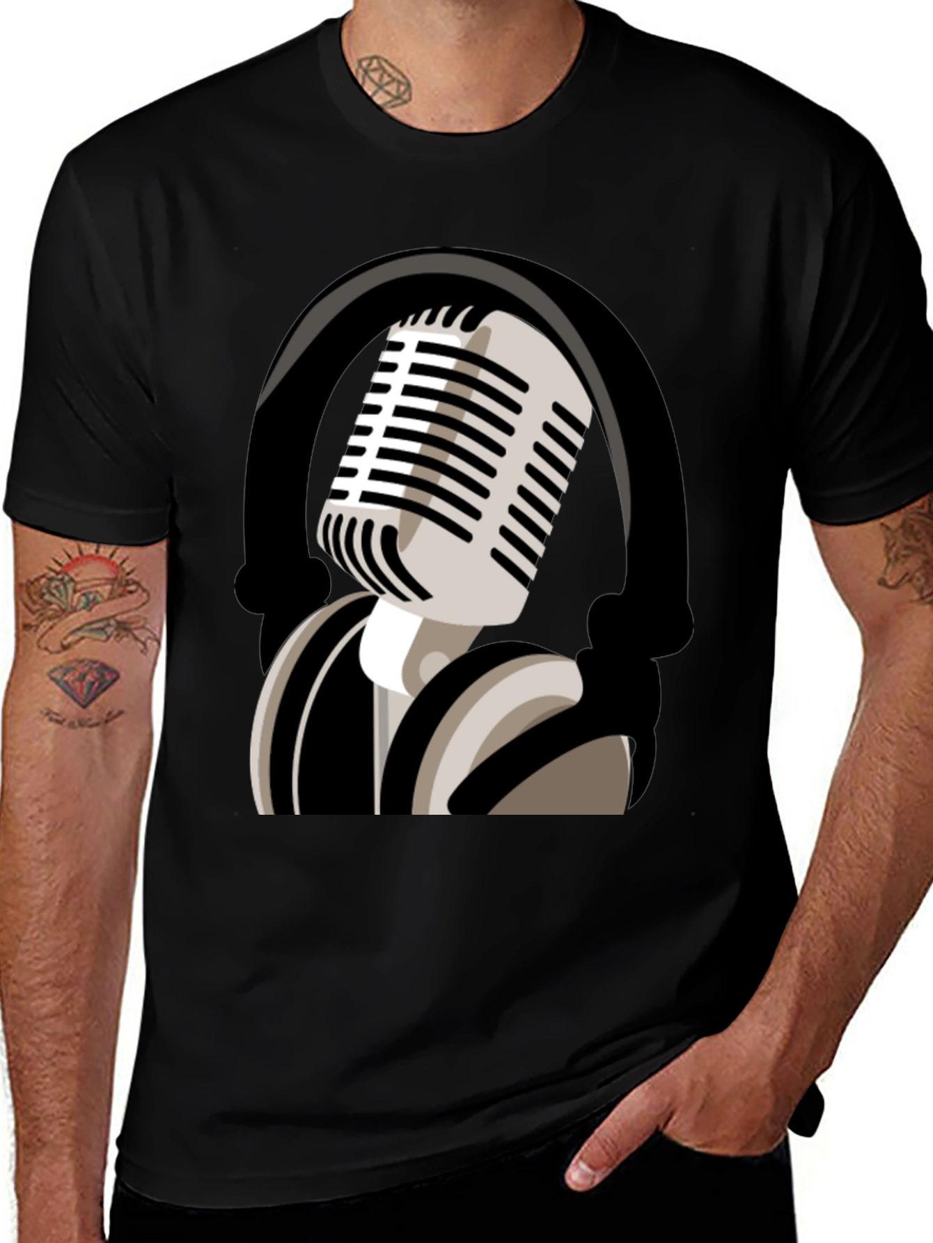 Camiseta Negra con Diseño de Micrófono Retro