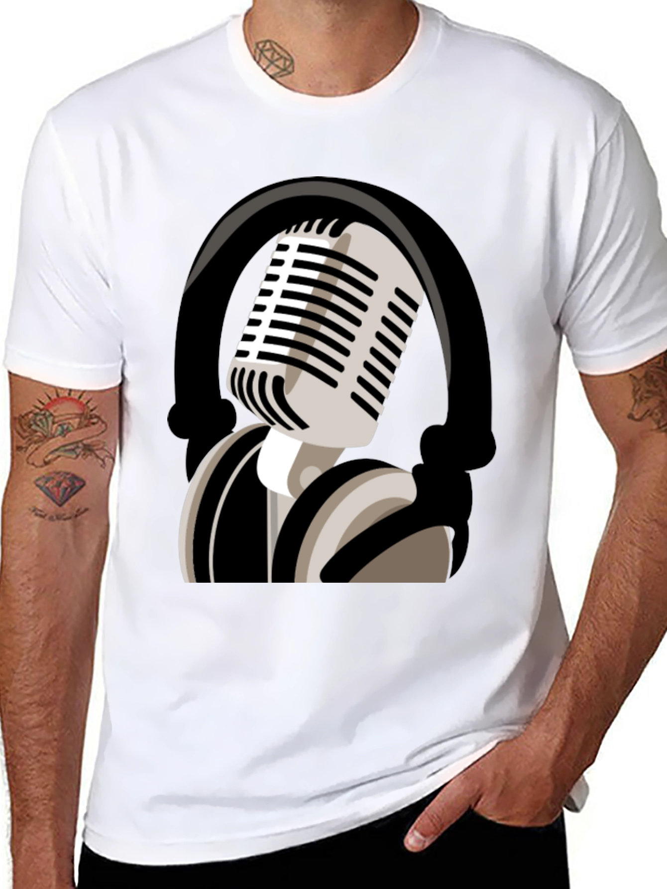 Camiseta Negra con Diseño de Micrófono Retro