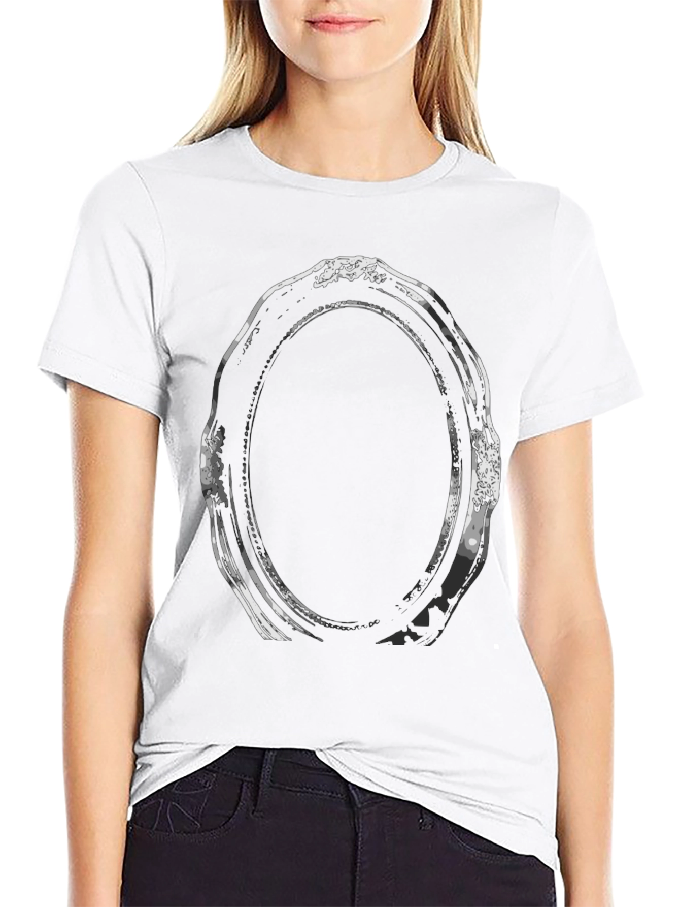 Camiseta Negra con Diseño de Marco Ovalado