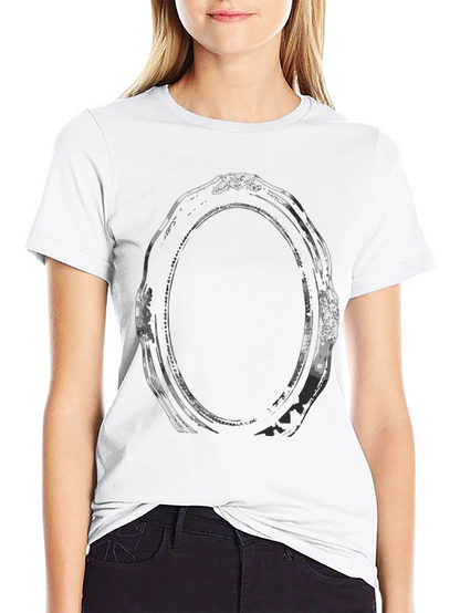 Camiseta Negra con Diseño de Marco Ovalado
