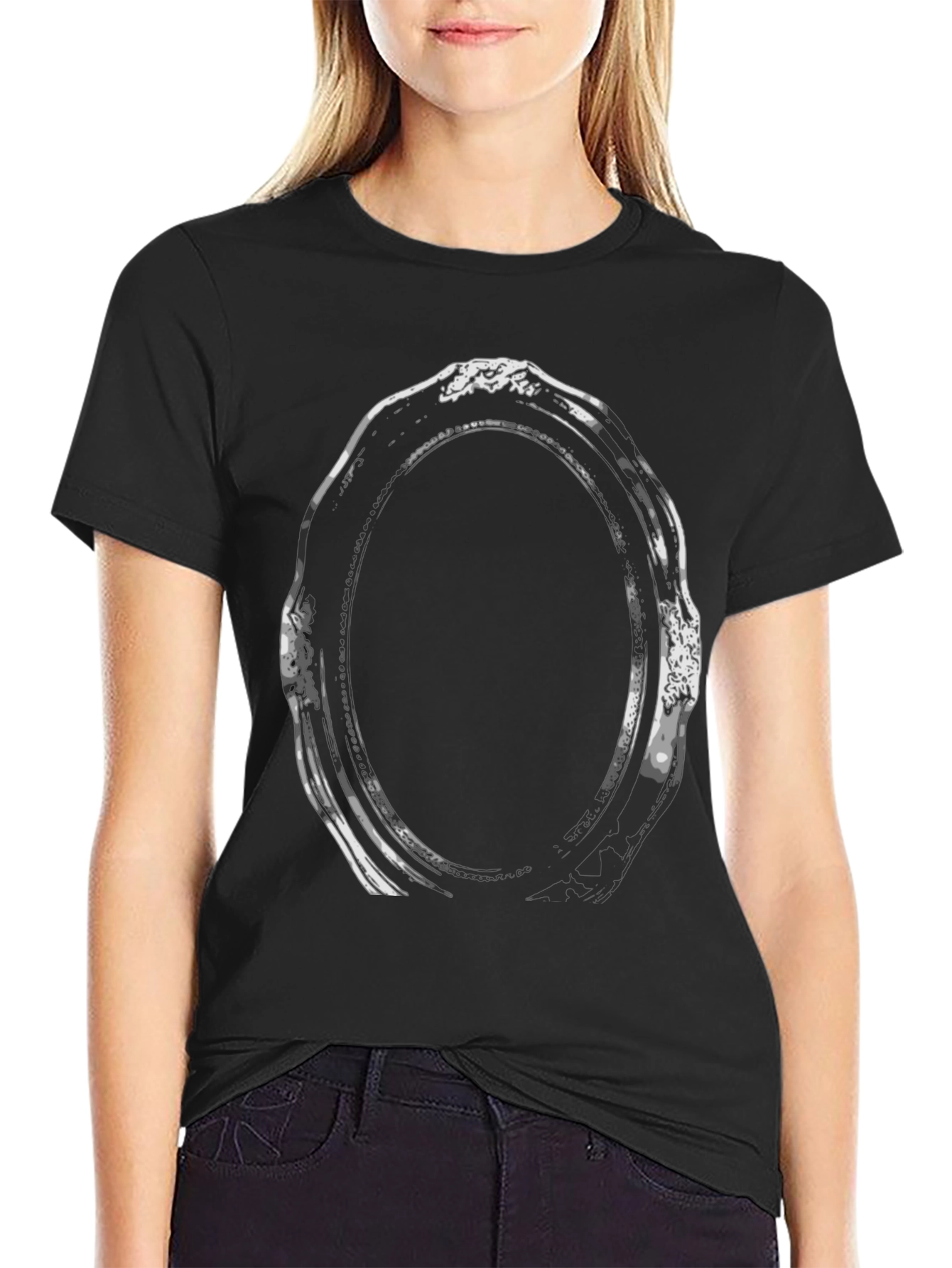 Camiseta Negra con Diseño de Marco Ovalado