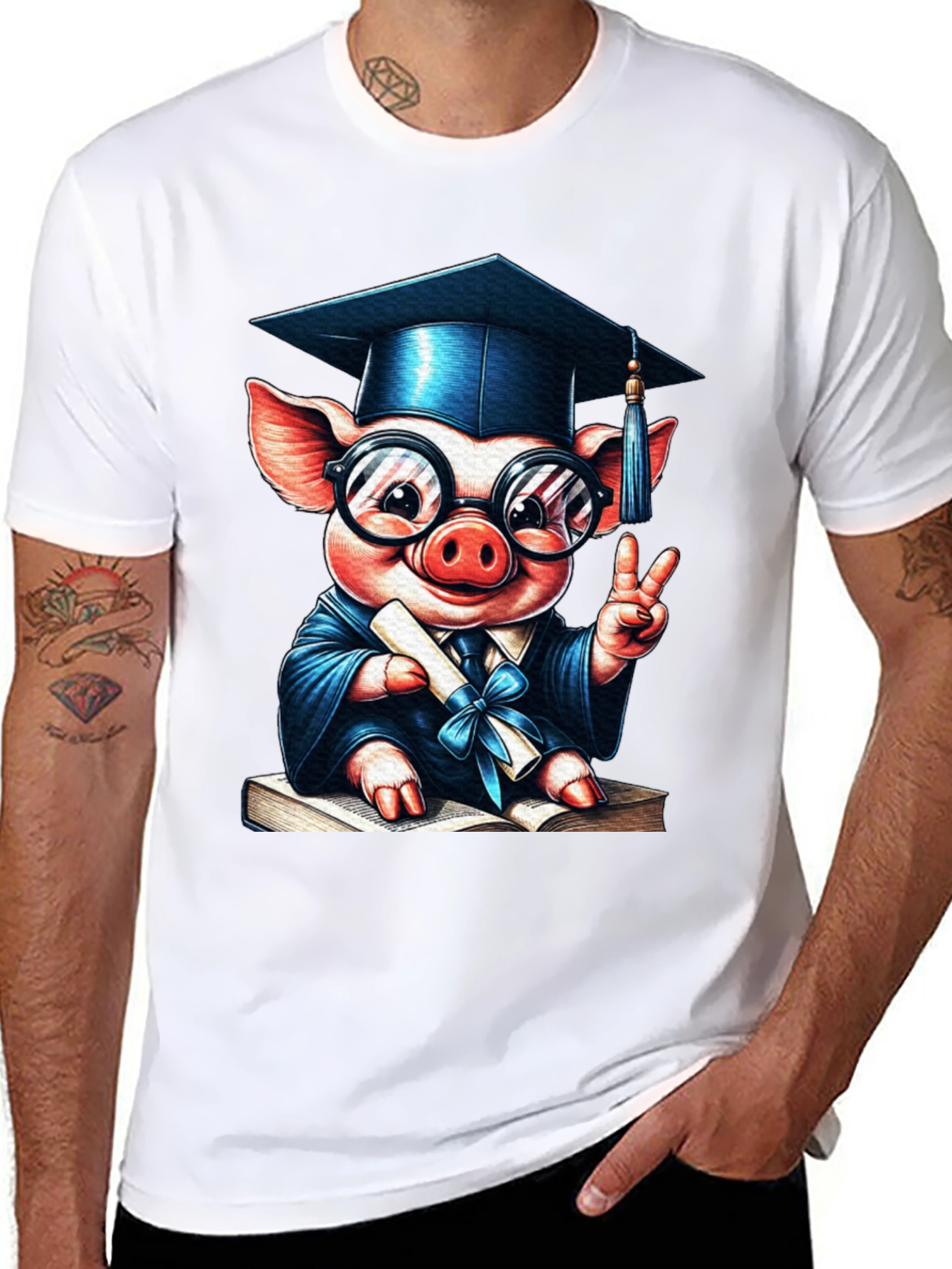 Camiseta Negra con Cerdo Graduado