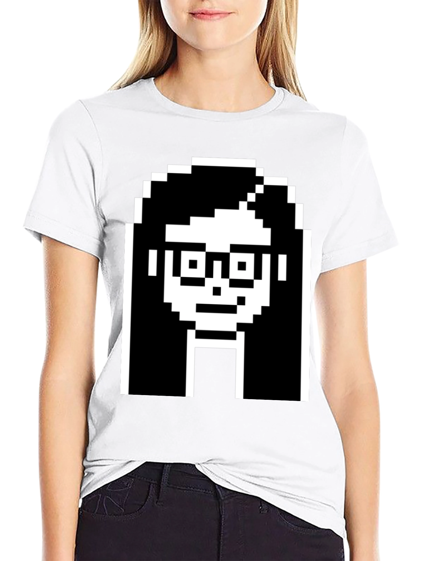 Camiseta Negra con Diseño Pixelado de Cara