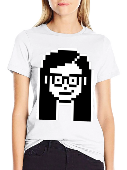 Camiseta Negra con Diseño Pixelado de Cara
