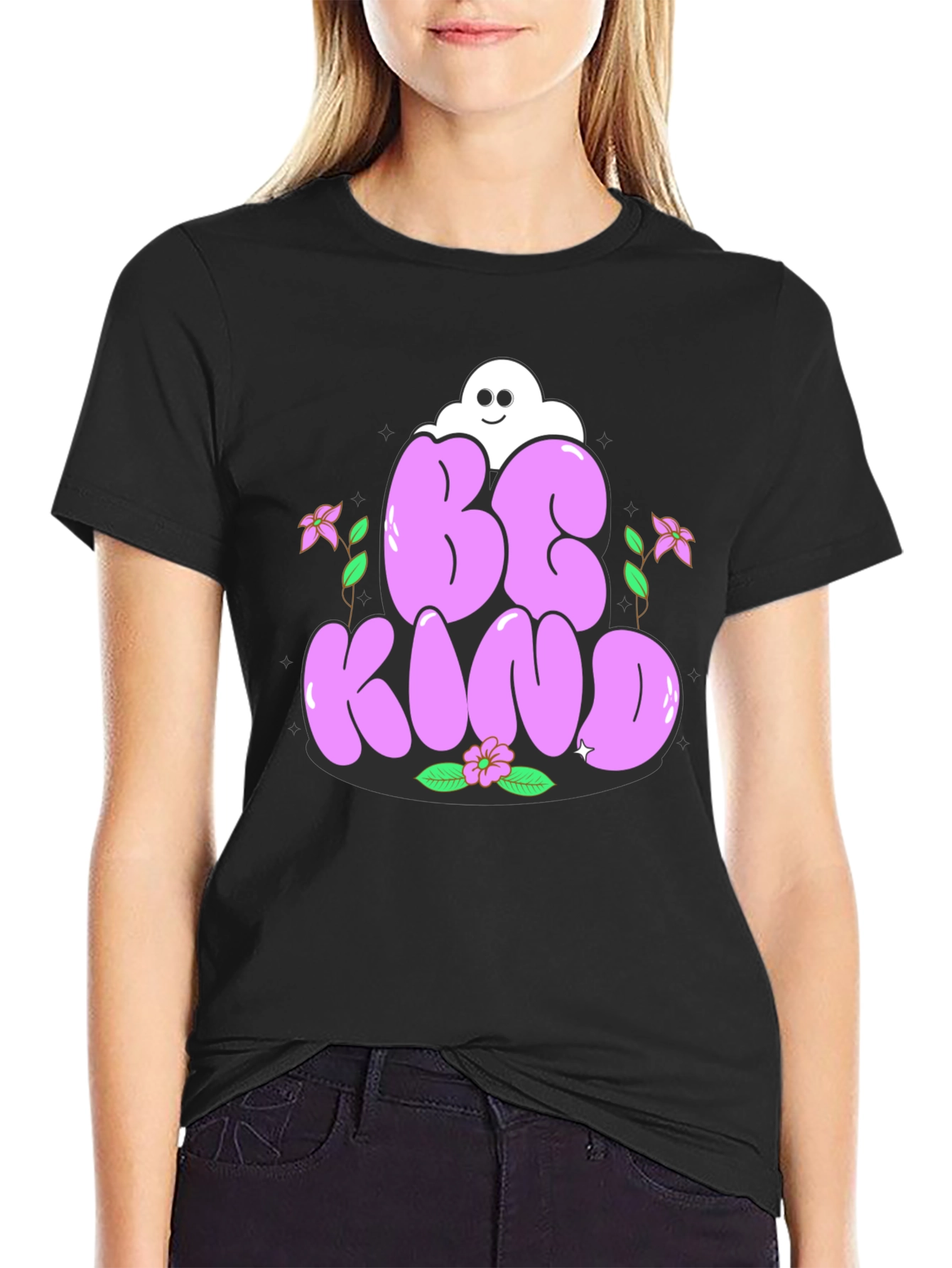 Camiseta Negra Be Kind con Diseño Floral