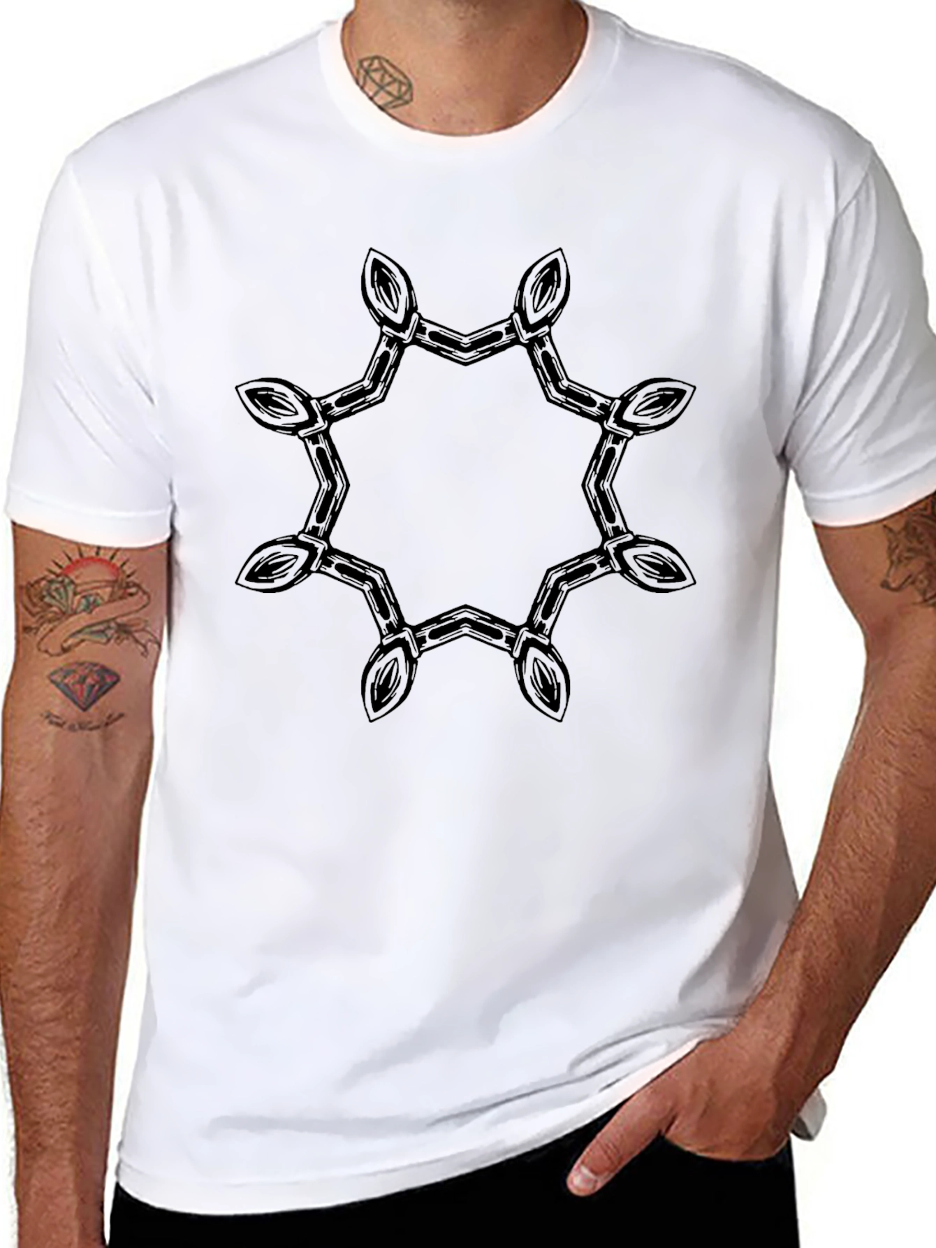 Camiseta Negra con Diseño Geométrico Estilizado